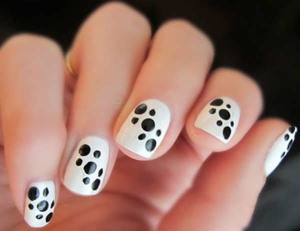 Nails conception des points Dalmatiens