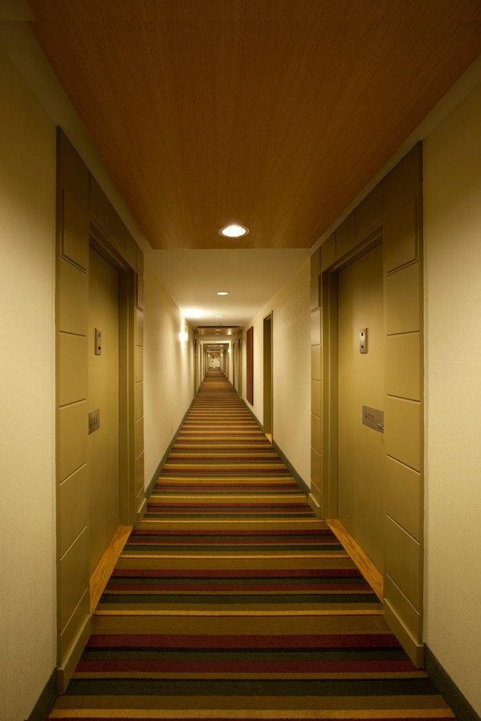 Етаж повторно грим по-подобна безкрайна-коридор