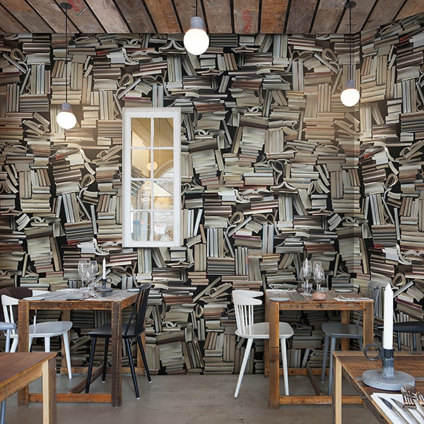 جدارية جدار الكتب في مطعم حجمها