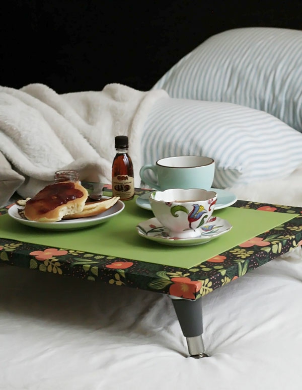 Το πρωινό-in-κρεβάτι-προ-δίσκο-σε-Πράσινο