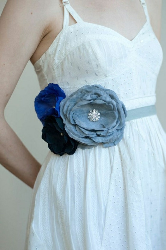 guertel-yourself αποφάσεων με μπλε-λουλούδια-διακόσμηση