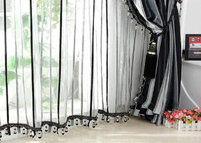 Ideas-con-negro-líneas de decoración de cortina