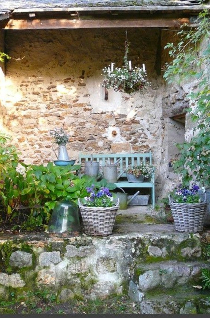 Garden Bench-в-тюркоаз-цвят-в-кънтри стил