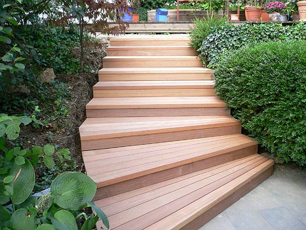Σκάλες από την ιδέα του σχεδιασμού ξύλο