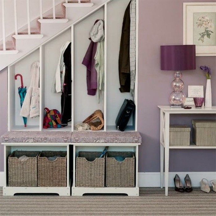 Дизайн идеи Коридор гардероб ъндър стълбище-розово-лампа