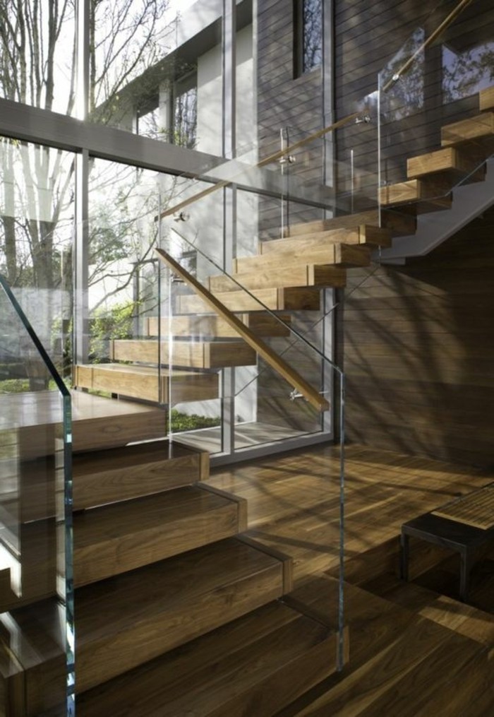 Стъклени парапети стълбищни и дърво-в-къща
