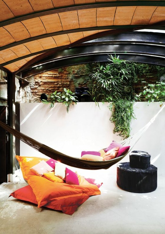 Viseća-za-balkon-vrt ili terasa-i-više jastuci