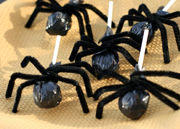 Halloween-koriste-make-itse-hämähäkki-imevät
