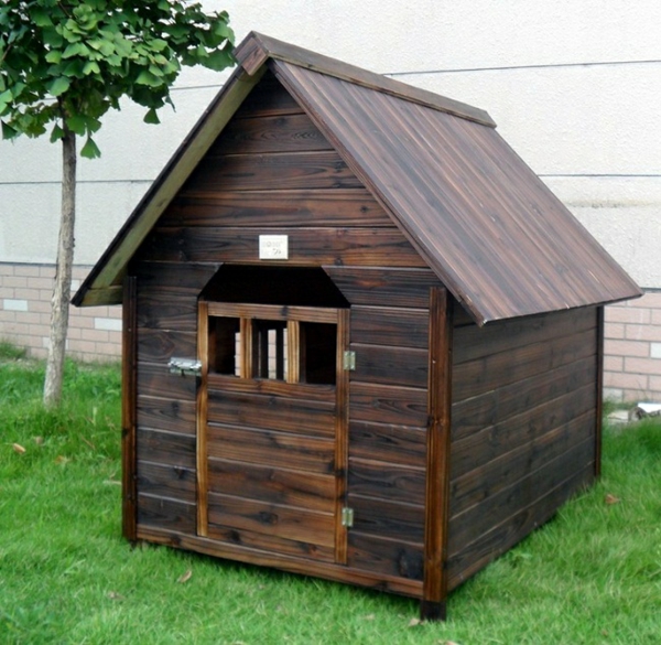 για-ένα-σκυλί-επέκταση κατοικίας από σκούρο ξύλο