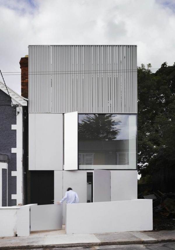Inovativna bijela kuća na tri etaže