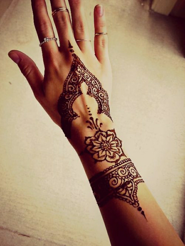 Henna λουλούδι μοτίβο μοτίβα δαχτυλίδια τατουάζ χέρι
