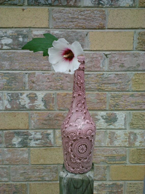 मेंहदी पैटर्न सजावट गुलाबी ब्राउन बोतल फूल