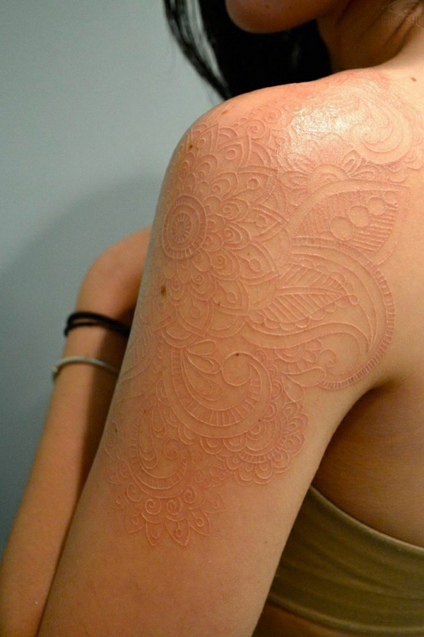 Henna tetoválás váll színrefújt-modern