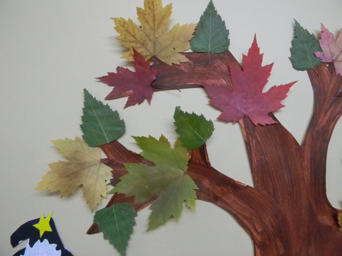 Otoño-Crafts con-hijos-árbol-con-las hojas de colores
