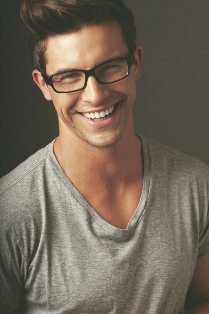 हिपस्टर चश्मा-सरल-मॉडल खूबसूरत आदमी