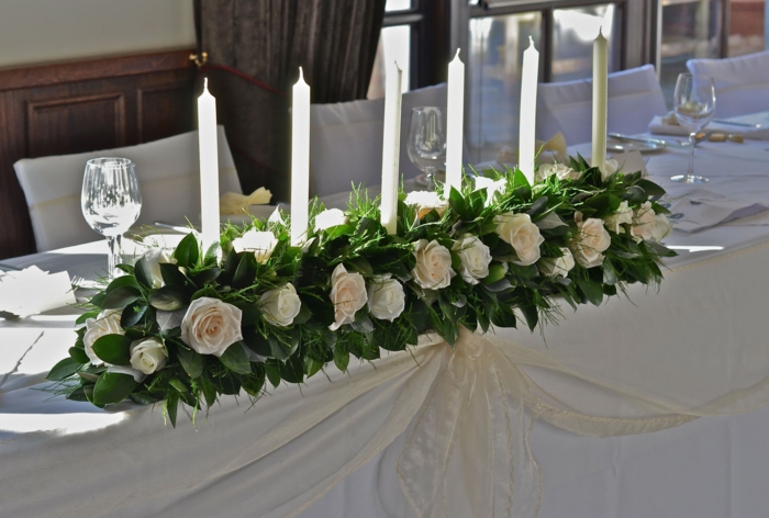 Сватбена маса декорация свещи рози