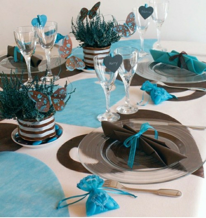 decoración de la mesa azul de la boda de chocolate