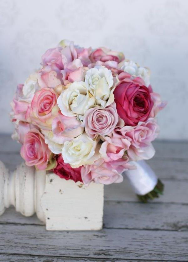 Hochzeitdeko-iso-tyylikäs-ja tyylikäs-ideoita-for-koristeluun-with-vaaleanpunaisia ​​ruusuja