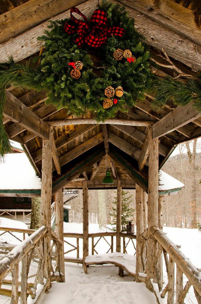 Hof-drvene gradnje-Božić ukrašavanja-johe grane kukova