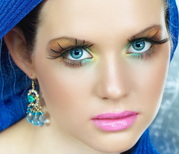 Μακιγιάζ ματιών - λαμπερά πολύχρωμα χρώματα