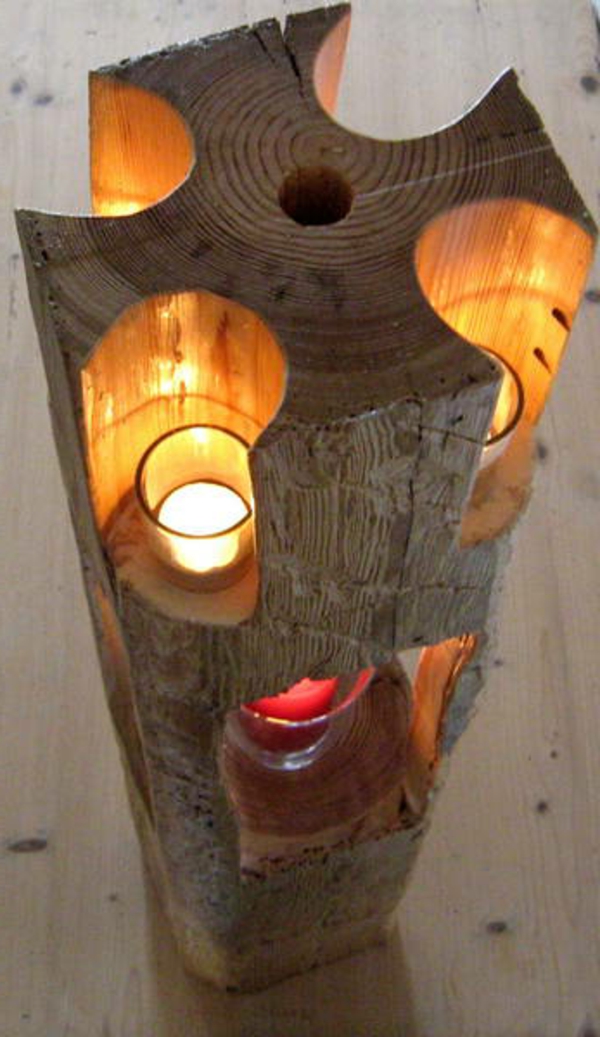 Décoration de tronc de rondins - beaucoup de bougies