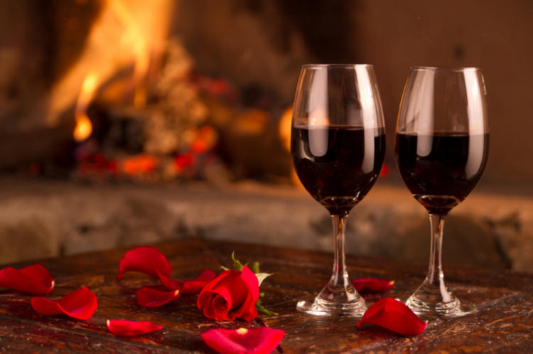 червени винени чаши-специално-пра-шик-рози-leafes-взривените шик-благородно-лукс-модерен