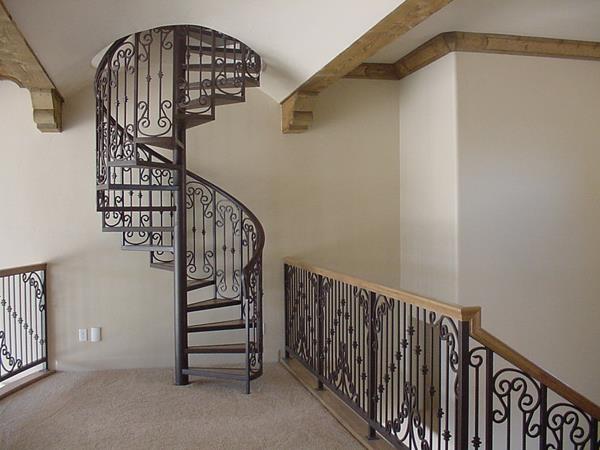 -Innentreppe-con-un-sorprendente escalera con barandilla de diseño del pañal