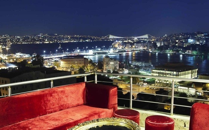 забележителности в Истанбул балкон с изглед-в-нощта