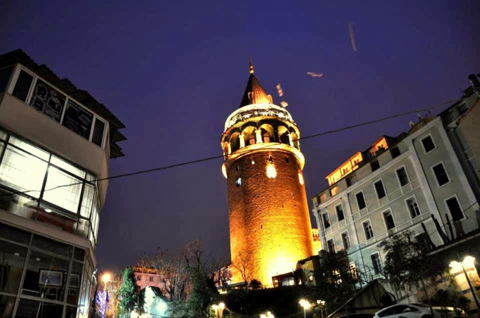 इस्तांबुल आकर्षण- The-Galata टॉवर तुर्की- Galata Kulesi- रात में