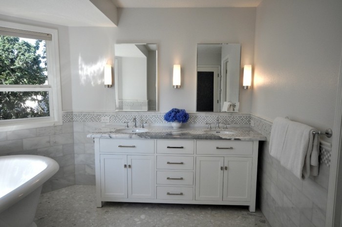 Olasz-fürdőszoba csempe-in-szimmetrikus fürdőszoba