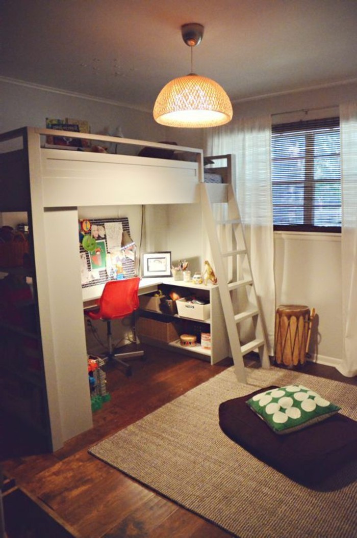 chambre jeunesse avec lit superposé-bureau avec chaise-rouge