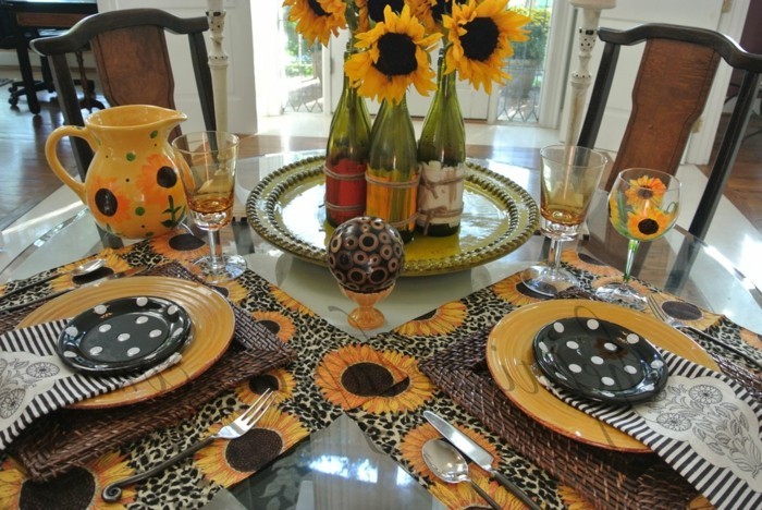 Изкуствен декорация слънчоглед до една маса