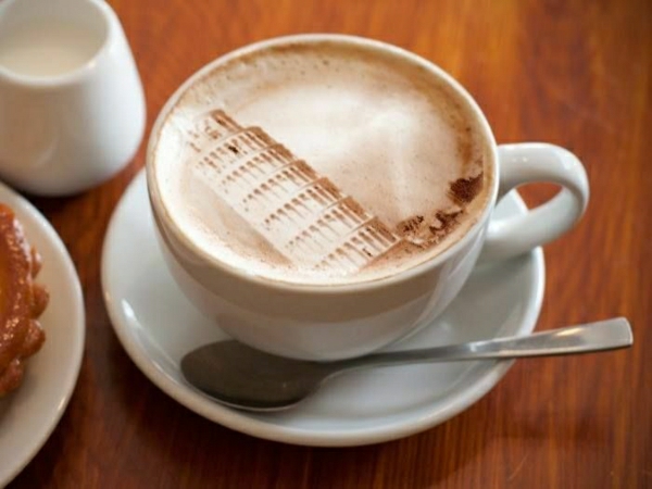 فنجان القهوة برج بيزا
