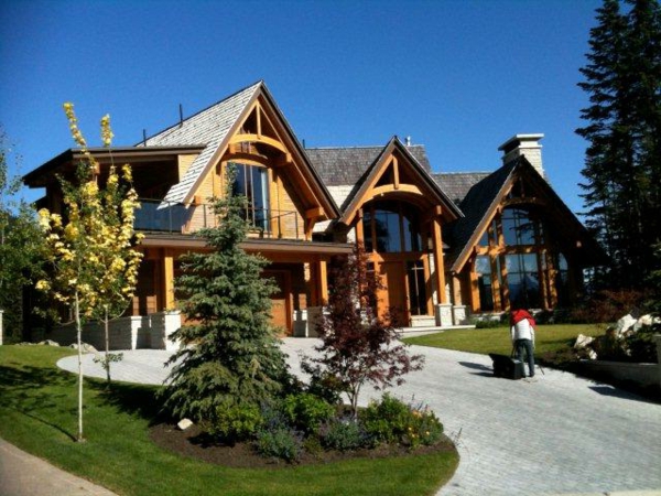 Канадската дървена къща-в-зелено