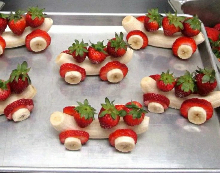 孩子们的生日食物的想法运输香蕉草莓创意