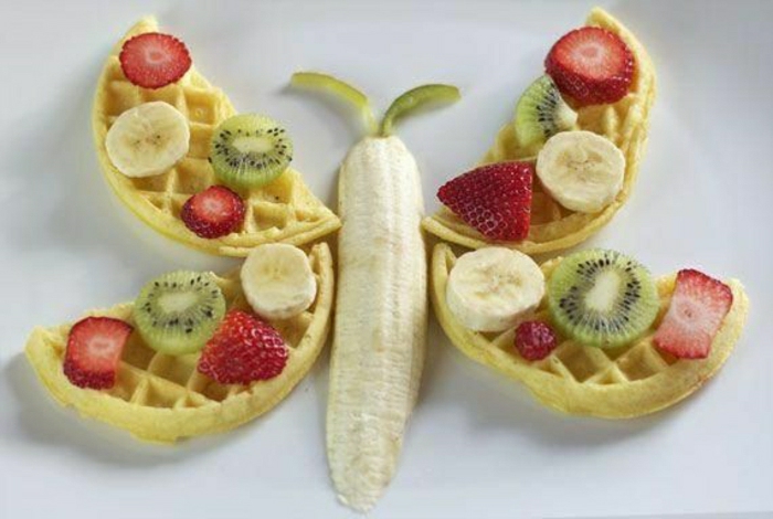 孩子们生日快乐食物想法蝴蝶松饼水果草莓香蕉猕猴桃
