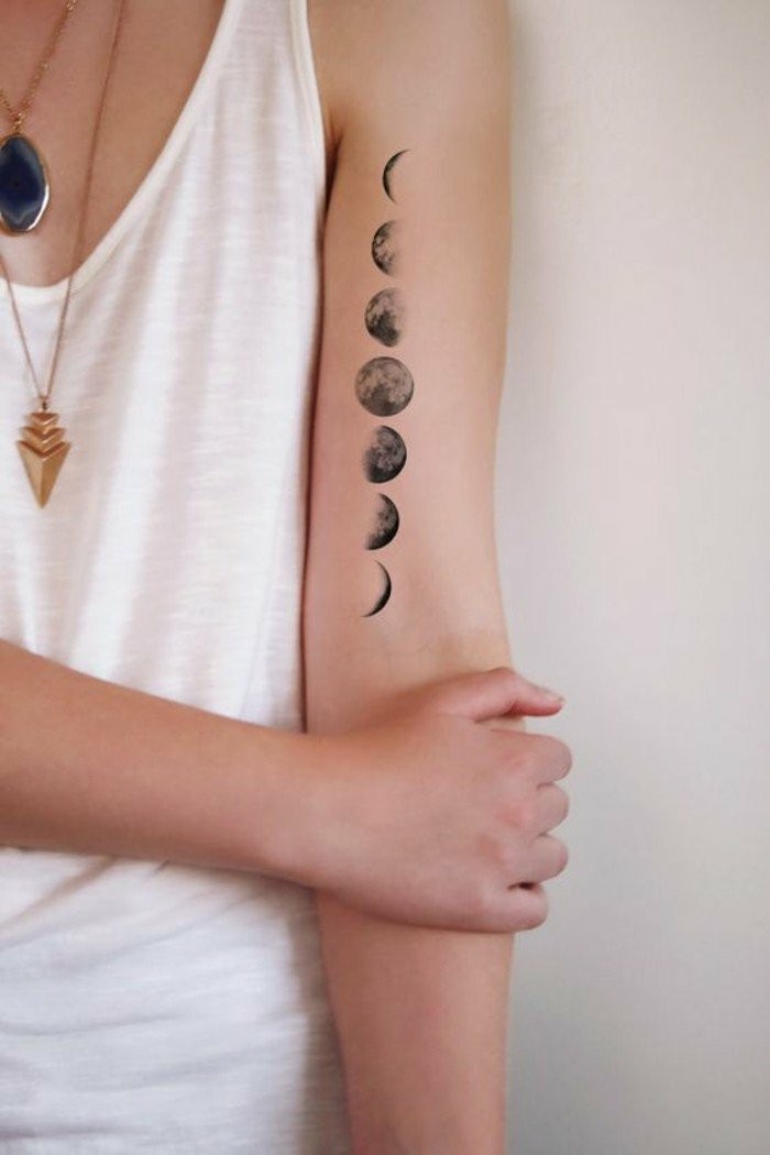 Μικρές τατουάζ-με-το-φεγγάρι