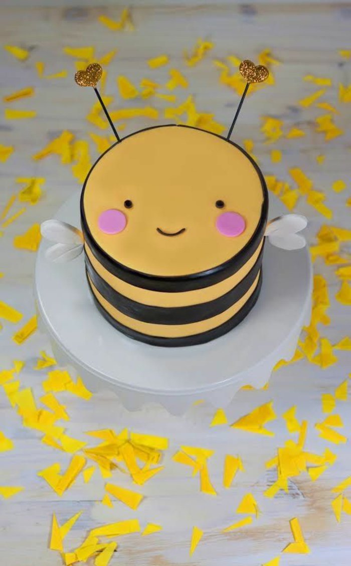 Pastel para el cumpleaños de los niños-en-el-forma-de-Bee