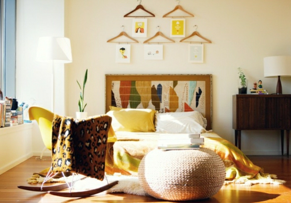 Art-на-на-на стена спалнята-жълто-бяло-стояща лампа