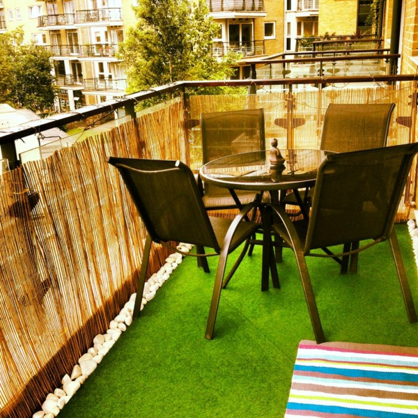 Изкуствена трева по най-балкона