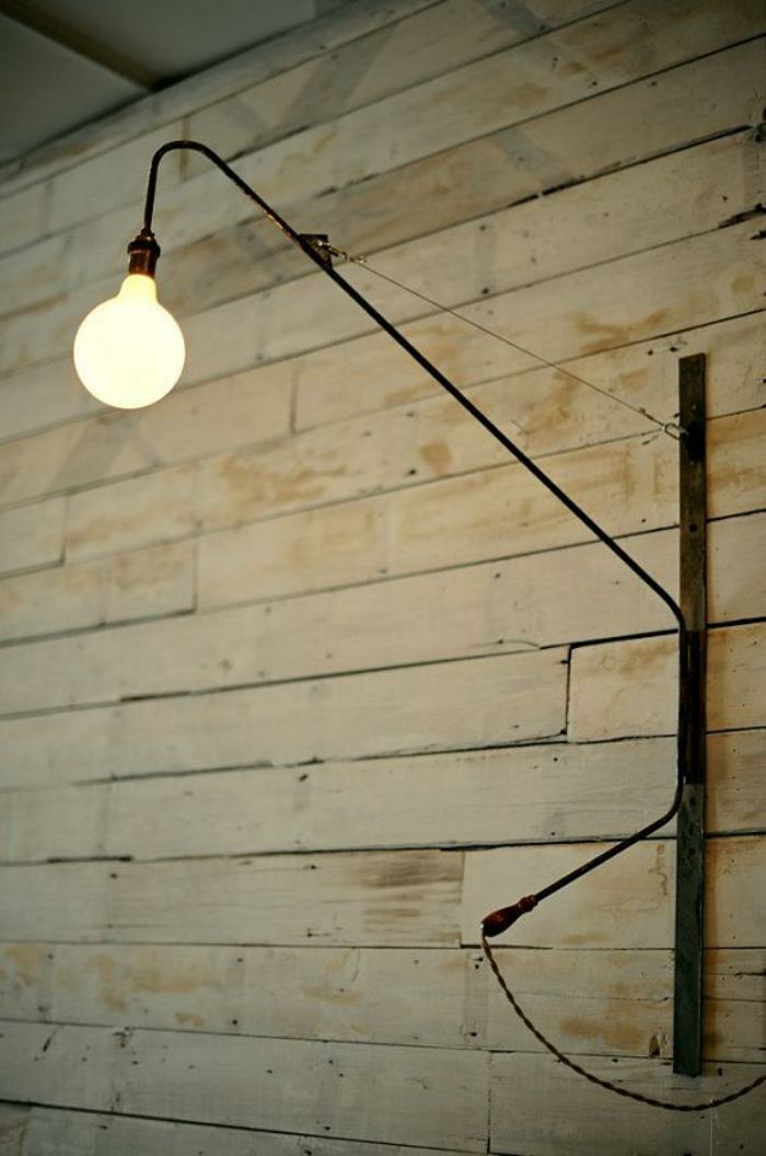 लाइट बल्ब आकार की लकड़ी की दीवार