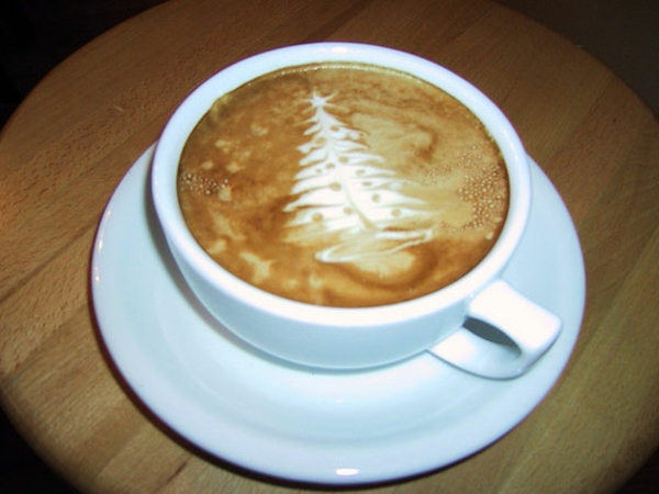 Latte art design csésze kávét Tannenbaum