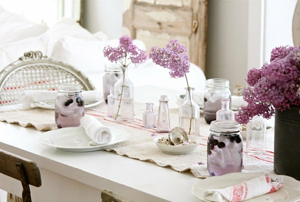 ретро-дизайн-шик-романтично-деко-виолетово-лилаво-бяло-маса от дърво