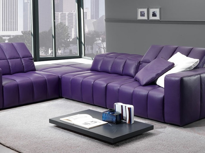 Виолетовият цвят диван подплатени в-