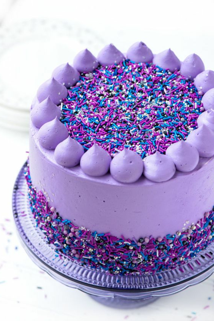 Cake violetti koristeltu hilse sokerivalmiste kermalehti lasi