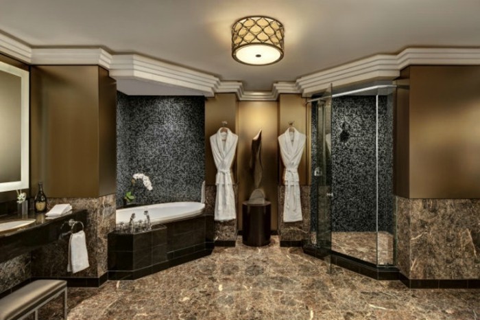 Luxus zuhany-with-fekete mozaik