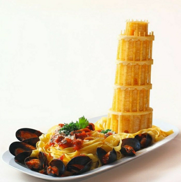 大蒜蚌最比萨斜塔 - 意大利细面条的塔
