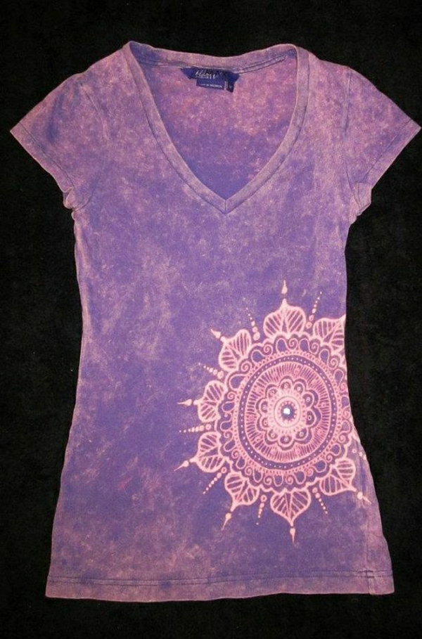 Майли Сайръс--лилава тениска избелена модели къна