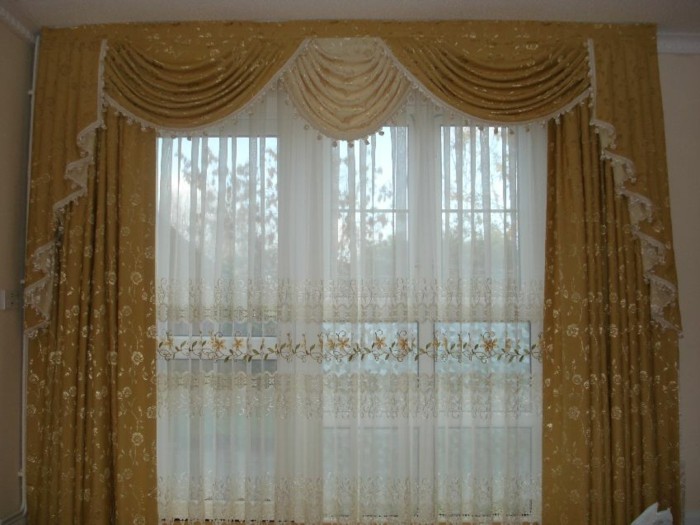 Modernas cortinas-en-color marrón