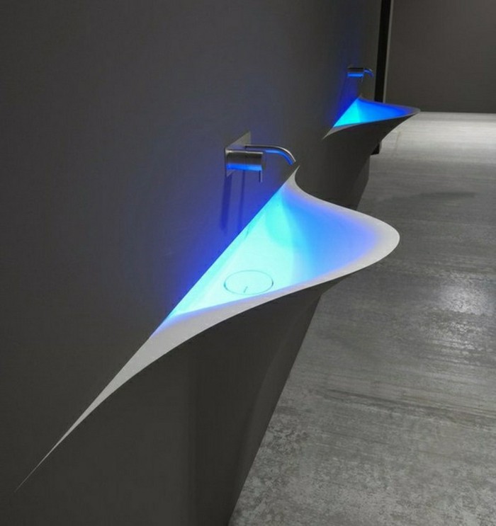 Moderni umivaonik s LED rasvjetom
